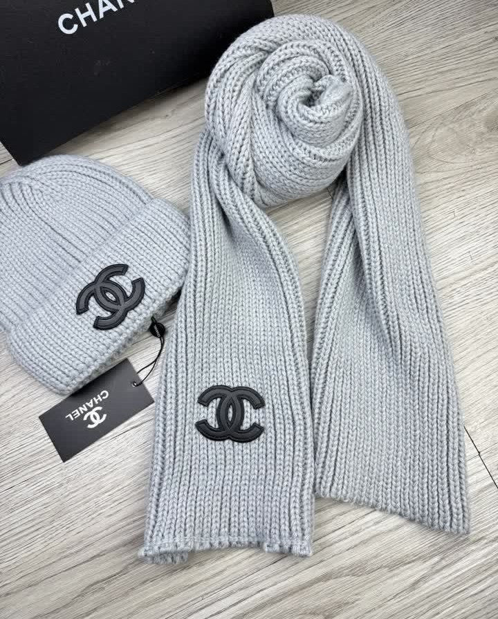 Bonnet et écharpe CHANEL
