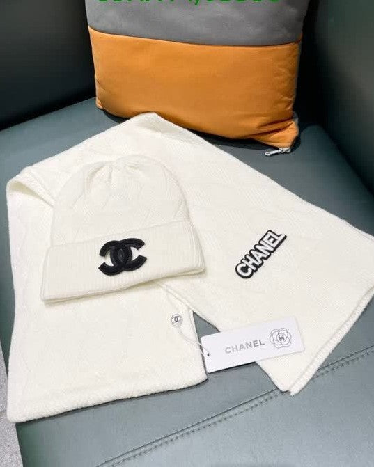 Bonnet et écharpe CHANEL