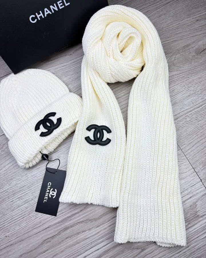 Bonnet et écharpe CHANEL