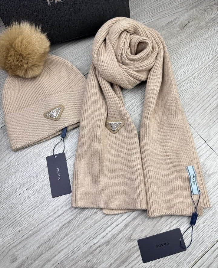 Bonnet et écharpe PRADA