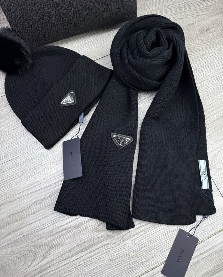Bonnet et écharpe PRADA